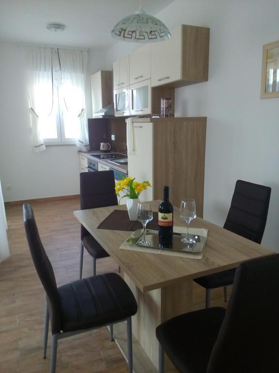 Duje Old Town Apartment *
